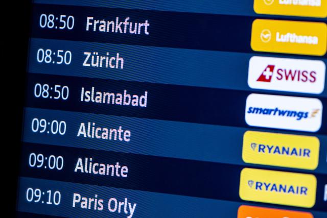 16 December 2025, Berlin: A display board at Berlin Brandenburg Airport (BER) shows the arrival time of a flight from Islamabad carrying Afghans. 160 Afghans have arrived in Berlin on a charter flight organized by the German government. Photo: Fabian Sommer/dpa