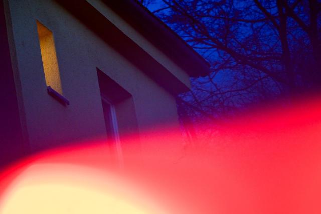 16 December 2025, Berlin: A window of an apartment building lights up. Photo: Sebastian Gollnow/dpa