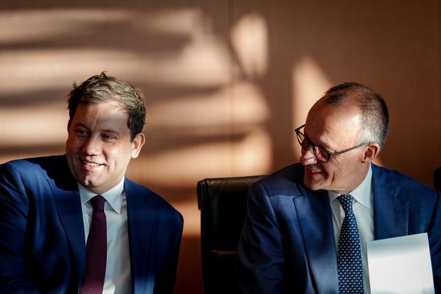 17 December 2025, Berlin: Lars Klingbeil (L), German Minister of Finance, Vice-Chancellor and Social Democratic Party (SPD) Federal Chairman, and German Chancellor Friedrich Merz attend the German Cabinet in the German Chancellery in Berlin. Photo: Kay Nietfeld/dpa