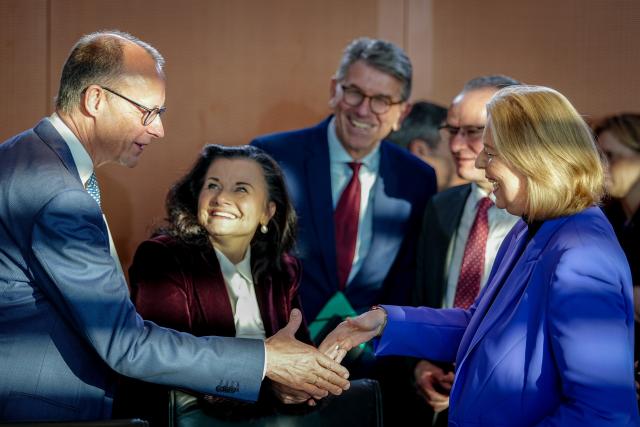 17 December 2025, Berlin: German Chancellor Friedrich Merz (L) shakes hands with Baerbel Bas, German Minister of Labor and Social Affairs and Social Democrtaic Pary (SPD) party chairwoman ahead of the German Cabinet meeting at the German Chancellery in Berlin. Photo: Kay Nietfeld/dpa