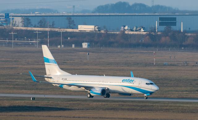 17 December 2025, Saxony, Schkeuditz: An airplane lands at Leipzig/Halle Airport. The flight from Kenya was part of Germany's resettlement program. Photo: Jan Woitas/dpa