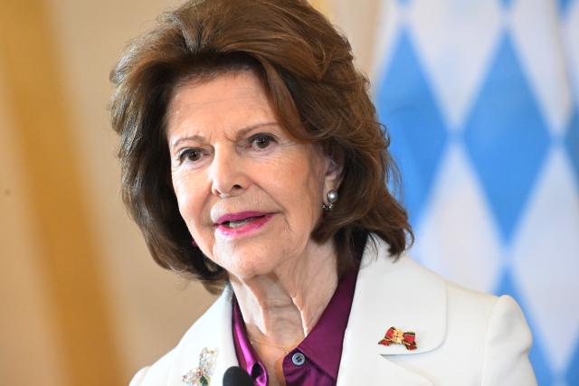 17 December 2025, Bavaria, Munich: Queen Silvia of Sweden speaks at the award ceremony of the Bavarian State Medal for Queen Silvia of Sweden in the Munich Residence. Photo: Felix Hörhager/dpa
