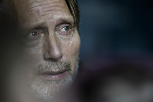 17 December 2025, Berlin: Danish actor Mads Mikkelsen, actor, poses for photos on the red carpet during "The Last Viking" premiere at the Delphi Filmpalast. Photo: Christoph Soeder/dpa