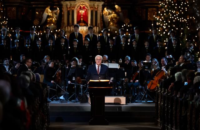 17 December 2025, Bavaria, Altoetting: German President Frank-Walter Steinmeier takes part in the recording of the ZDF television programme 'Christmas with the German President' at St. Anna's Basilica. Photo: Sven Hoppe/dpa