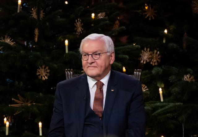 17 December 2025, Bavaria, Altoetting: German President Frank-Walter Steinmeier takes part in the recording of the ZDF television programme 'Christmas with the German President' at St. Anna's Basilica. Photo: Sven Hoppe/dpa