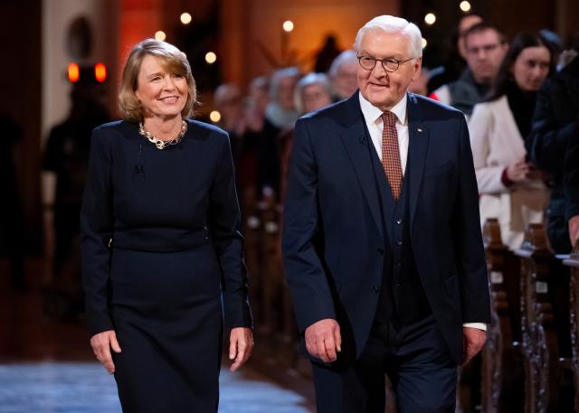 17 December 2025, Bavaria, Altoetting: German President Frank-Walter Steinmeier and Elke Buedenbender take part in the recording of the ZDF television programme 'Christmas with the German President' at St. Anna's Basilica. Photo: Sven Hoppe/dpa