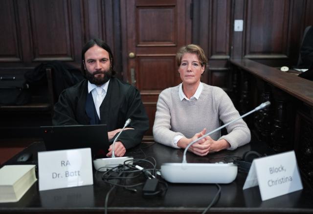 18 December 2025, Hamburg: Christina Block (R), German restaurateur and entrepreneur, sits next to lawyer Ingo Bott (L), Block's defense attorney, in the courtroom at the start of the trial for alleged child abduction in Hamburg district court. In a cloak-and-dagger operation on New Year's Eve 2023/24, two children belonging to the gastronomy entrepreneur Block were taken from Denmark to Germany. The trial for the alleged abduction is taking place at Hamburg District Court, including against Block. Photo: Marcus Brandt/Pool dpa/dpa