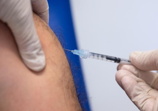 FILED - 14 July 2022, Bavaria, Munich: An employee vaccinates a man against Mpox with the vaccine from Bavarian Nordic (Imvanex/Jynneos) at the "Klinikum rechts der Isar". A case of the mpox variant Ib has been detected in the German capital for the first time, the Berlin State Office for Health and Social Affairs said on Thursday. Photo: Sven Hoppe/dpa