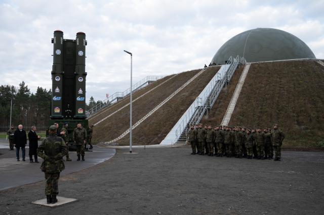 FILED - 03 December 2025, Saxony-Anhalt, Annaburg: The first elements of the new Arrow 3 missile defence system at Annaburger Heide are put into operation. Photo: Markus Lenhardt/dpa