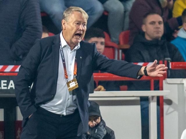FILED - 13 October 2022, Berlin: Malmo coach Age Hareide gestures on the touchline during the UEFA Europa League Group D soccer match between 1. FC Union Berlin and Malmo FF at Stadion An Alte Forsterei. Veteran Norwegian football coach Age Hareide has died, his son Bendik told several Norwegian media outlets on Thursday. Photo: Andreas Gora/Deutsche Presse-Agentur GmbH/dpa