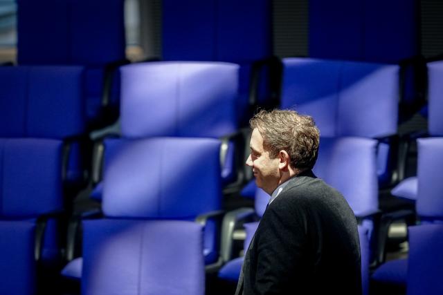 19 December 2025, Berlin: Lars Klingbeil, German Minister of Finance, Vice-Chancellor and Social Democratic Party (SPD) Federal Chairman attends the what is expected to be the last session before Christmas and the New Year. Photo: Kay Nietfeld/dpa