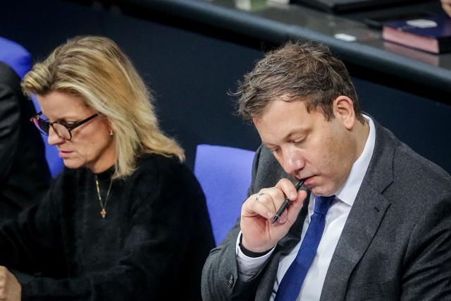 19 December 2025, Berlin: Lars Klingbeil, German Minister of Finance, Vice-Chancellor and Social Democratic Party (SPD) Federal Chairman attends the what is expected to be the last session before Christmas and the New Year. Photo: Kay Nietfeld/dpa