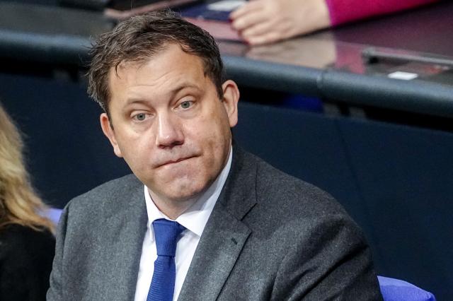 19 December 2025, Berlin: Lars Klingbeil, German Minister of Finance, Vice-Chancellor and Social Democratic Party (SPD) Federal Chairman attends the what is expected to be the last session before Christmas and the New Year. Photo: Kay Nietfeld/dpa