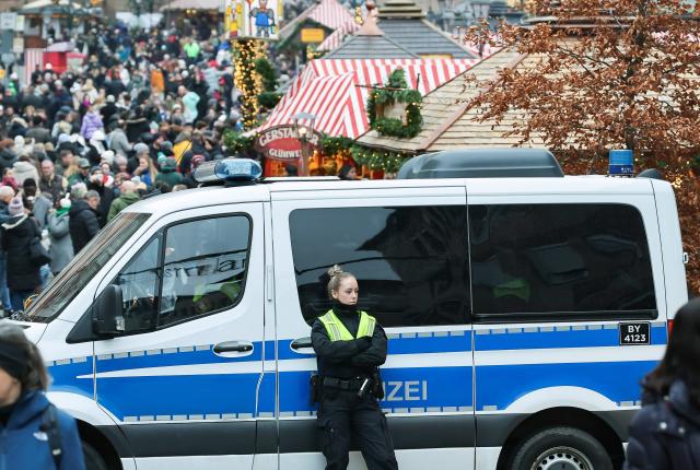 FILED - 14 December 2025, Bavaria, Nuremberg: Police secure an entrance to the Nuremberg Christmas market. Bavaria's Interior Minister Herrmann spoke in Nuremberg on Sunday about the arrest of several men in Lower Bavaria who were allegedly planning an attack on a Christmas market. Photo: Daniel Löb/dpa