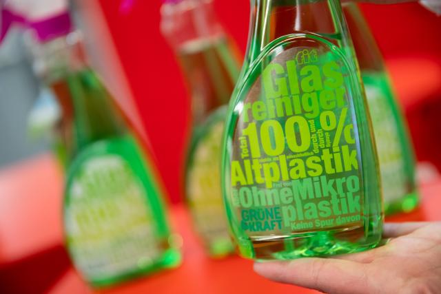 FILED - 12 February 2020, Bavaria, Nuremberg: A label made of waste plastic on a bottle of glass cleaner made of waste plastic is exhibited at the stand of the German label manufacturer FS at the Biofach 2020 trade fair. The lower house of the German parliament, or Bundestag, has passed a bill aimed at more effectively preventing so-called greenwashing. Photo: Daniel Karmann/dpa