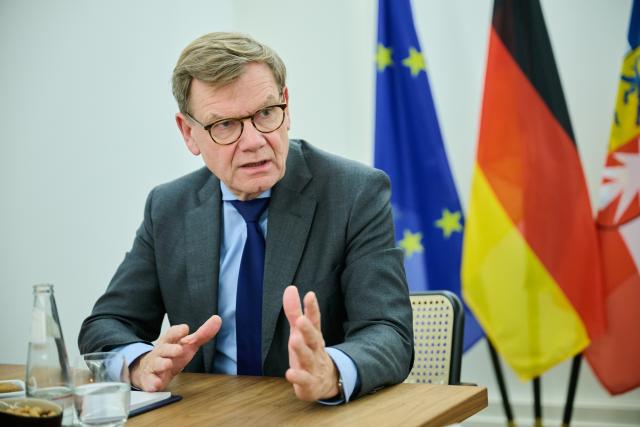 19 December 2025, Berlin: Johann Wadephul, German Foreign Minister, speaks during an interview with German Press Agency (DPA) at the Federal Foreign Office in Berlin. Photo: Annette Riedl/dpa