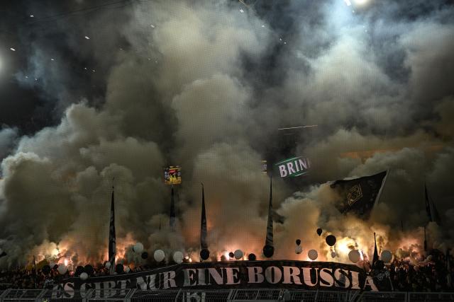 19 December 2025, North Rhine-Westphalia, Dortmund: Mönchengladbach fans set off pyrotechnics during the German Bundesliga soccer match between Borussia Dortmund and Borussia Moenchengladbach at the Signal Iduna Park. Photo: Bernd Thissen/dpa