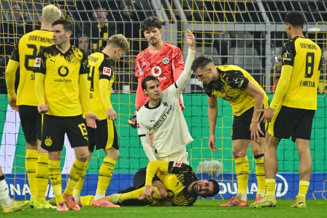 19 December 2025, North Rhine-Westphalia, Dortmund: Dortmund's Emre Can lies injured on the pitch during the German Bundesliga soccer match between Borussia Dortmund and Borussia Moenchengladbach at the Signal Iduna Park. Photo: Bernd Thissen/dpa