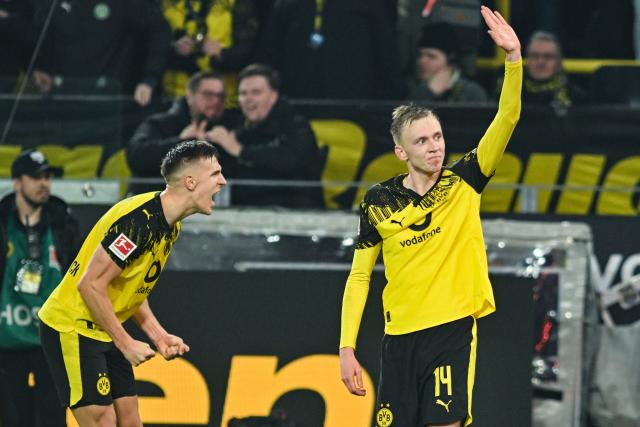 19 December 2025, North Rhine-Westphalia, Dortmund: Dortmund's Maximilian Beier celebrates scoring his side's second goal during the German Bundesliga soccer match between Borussia Dortmund and Borussia Moenchengladbach at the Signal Iduna Park. Photo: Bernd Thissen/dpa