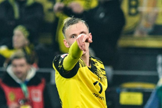 19 December 2025, North Rhine-Westphalia, Dortmund: Dortmund's Maximilian Beier celebrates scoring his side's second goal during the German Bundesliga soccer match between Borussia Dortmund and Borussia Moenchengladbach at the Signal Iduna Park. Photo: Bernd Thissen/dpa