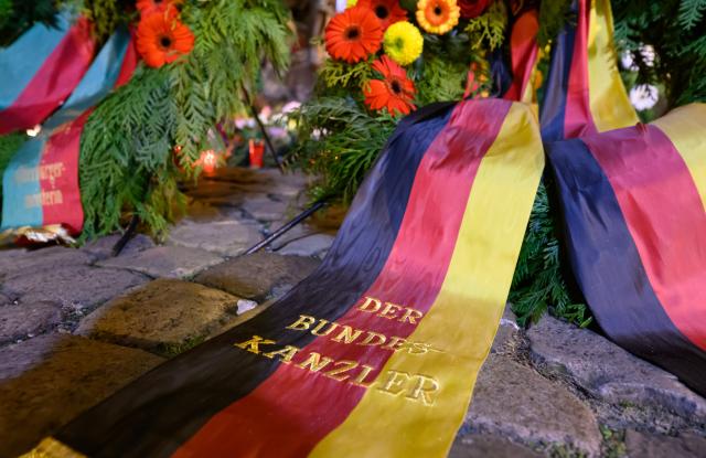 20 December 2025, Saxony-Anhalt, Magdeburg: A wreath from the German Chancellor stands in front of St. John's Church in Magdeburg one year after the attack on the Magdeburg Christmas market, where a memorial service is held earlier. On 20 December 2024, a 50-year-old man drove a rental car into a crowd at the Christmas market, killing a nine-year-old boy and five women and injuring more than 300 people. Photo: Hendrik Schmidt/dpa