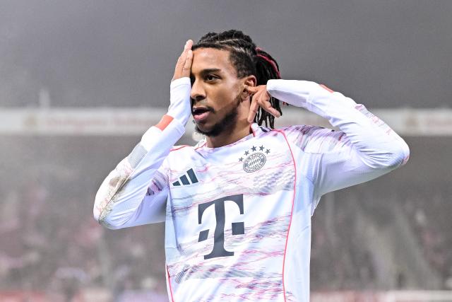 21 December 2025, Baden-Wuerttemberg, Heidenheim: Bayern Munich's Michael Olise celebrates scoring his side's second goal during the German Bundesliga soccer match between 1. FC Heidenheim and Bayern Munich at Voith-Arena. Photo: Harry Langer/dpa - WICHTIGER HINWEIS: Gemäß den Vorgaben der DFL Deutsche Fußball Liga bzw. des DFB Deutscher Fußball-Bund ist es untersagt, in dem Stadion und/oder vom Spiel angefertigte Fotoaufnahmen in Form von Sequenzbildern und/oder videoähnlichen Fotostrecken zu verwerten bzw. verwerten zu lassen.