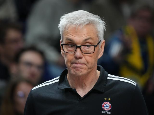 FILED - 26 October 2025, Berlin: Then Bayern Munich head coach Gordon Herbert pictured during the German Basketball Bundesliga match between Alba Berlin and FC Bayern Munich at Uber Arena. Bayern Munich and Gordon Herbert mutually agreed to part ways after 8 consecutive losses in EuroLeague. Photo: Soeren Stache/dpa