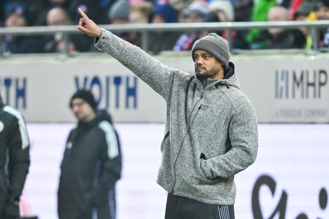21 December 2025, Baden-Wuerttemberg, Heidenheim: Bayern Munich coach Vincent Kompany gestures on the touchline during the German Bundesliga soccer match between 1. FC Heidenheim and Bayern Munich at Voith-Arena. Photo: Harry Langer/dpa - WICHTIGER HINWEIS: Gemäß den Vorgaben der DFL Deutsche Fußball Liga bzw. des DFB Deutscher Fußball-Bund ist es untersagt, in dem Stadion und/oder vom Spiel angefertigte Fotoaufnahmen in Form von Sequenzbildern und/oder videoähnlichen Fotostrecken zu verwerten bzw. verwerten zu lassen.