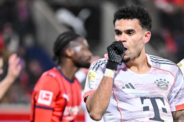21 December 2025, Baden-Wuerttemberg, Heidenheim: Bayern Munich's Luis Diaz celebrates scoring his side's third goal during the German Bundesliga soccer match between 1. FC Heidenheim and Bayern Munich at Voith-Arena. Photo: Harry Langer/dpa - WICHTIGER HINWEIS: Gemäß den Vorgaben der DFL Deutsche Fußball Liga bzw. des DFB Deutscher Fußball-Bund ist es untersagt, in dem Stadion und/oder vom Spiel angefertigte Fotoaufnahmen in Form von Sequenzbildern und/oder videoähnlichen Fotostrecken zu verwerten bzw. verwerten zu lassen.