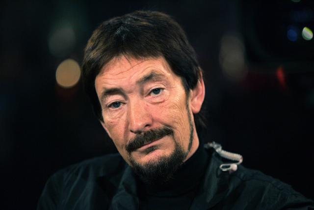 FILED - 02 December 2005, Bremen: British rock and pop star Chris Rea takes part in the talk show "3 nach 9" on Radio Bremen. Chris Rea, whose songs include the festive hit "Driving Home For Christmas," has died at the age of 74, a spokesperson for his family said on Monday. Photo: Ingo Wagner/dpa