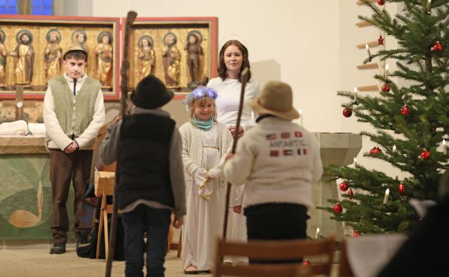 24 December 2025, Thuringia, Rohnstedt: A nativity play is performed in the church on Christmas Eve. Photo: Matthias Bein/dpa