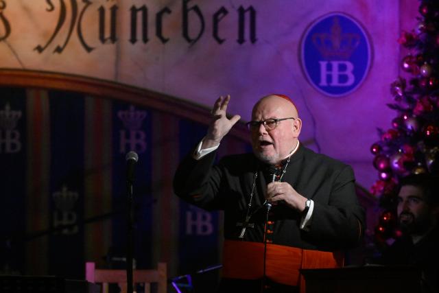 24 December 2025, Bavaria, Munich: Cardinal Reinhard Marx speaks at the Christmas party of the Catholic Men's Welfare Association for homeless people in the ballroom of the Hofbraeuhaus in Munich. Photo: Felix Hörhager/dpa