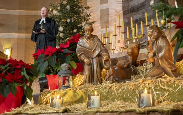 25 December 2025, Bavaria, Munich: Protestant Bishop Christian Kopp speaks during the service on Christmas Day at the Protestant St. Matthew's Church. Photo: Peter Kneffel/dpa