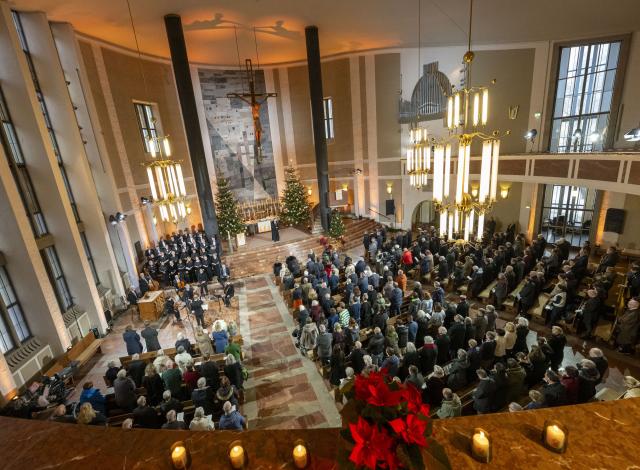25 December 2025, Bavaria, Munich: Protestant Bishop Christian Kopp speaks during the service on Christmas Day at the Protestant St. Matthew's Church. Photo: Peter Kneffel/dpa