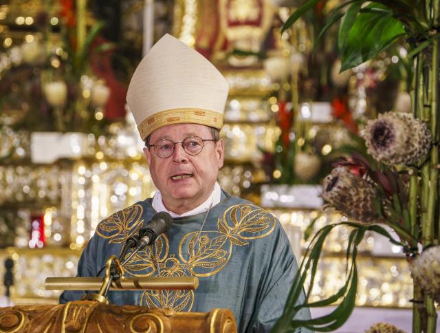 FILED - 22 September 2025, Hesse, Fulda: Bishop Georg Baetzing, Chairman of the German Bishops' Conference, gives a sermon at the opening service in Fulda Cathedral. Photo: Andreas Arnold/dpa