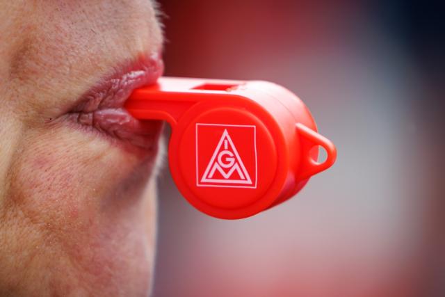 FILED - 08 October 2024, Bavaria, Heroldsberg: An employee of the consumer goods manufacturer Schwan-Stabilo blows an IG Metall whistle during an IG Metall warning strike in the collective bargaining round for the writing and drawing instruments industry. Photo: Daniel Karmann/dpa
