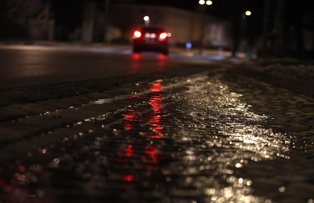 FILED - 10 January 2025, Bavaria, Kaufbeuren: A road is covered with a thin layer of ice in the early morning. Photo: Karl-Josef Hildenbrand/dpa