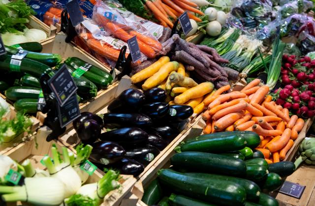 FILED - 13 March 2020, Bayern, Neubiberg: Organic vegetables are pictured on a supermarket shelf. Photo: Sven Hoppe/dpa