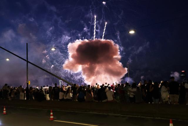 FILED - 18 July 2025, North Rhine-Westphalia, Duesseldorf: A firework exploded at a low height above spectators during the final fireworks display of the Rhine funfair. Police in Germany are urging the public to take care as firework sales begin ahead of New Year's Eve, a time of celebration also often marred by accidents. Photo: David Young/dpa