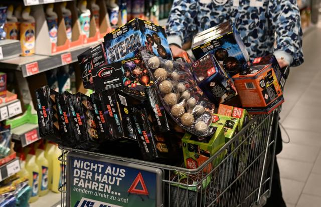 29 December 2025, Lower Saxony, Meppen: A shopping cart filled with fireworks is pushed through a supermarket. The sale of New Year's Eve fireworks begins today in Germany. Photo: Lars Penning/dpa