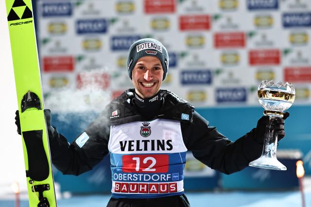 29 December 2025, Bavaria, Oberstdorf: Germany's Felix Hoffmann celebrates third place following the medal ceremony of the men's large hill event at the Four Hills Tournament World Cup ski jumping competition. Photo: Daniel Karmann/dpa