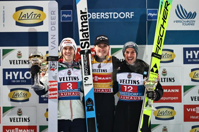 29 December 2025, Bavaria, Oberstdorf: Slovenia's Domen Prevc (C) celebrates victory at the medal ceremony after the men's large hill event at the Four Hills Tournament World Cup ski jumping competition, ahead of Austria's Daniel Tschofenig (L) and Germany's Felix Hoffmann (R). Photo: Daniel Karmann/dpa