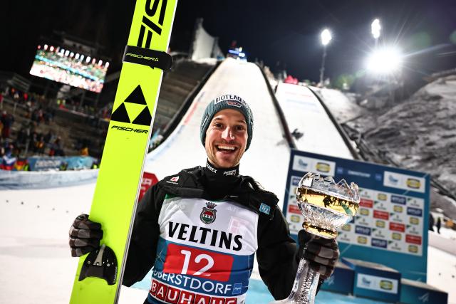 29 December 2025, Bavaria, Oberstdorf: Germany's Felix Hoffmann celebrates third place following the medal ceremony of the men's large hill event at the Four Hills Tournament World Cup ski jumping competition. Photo: Daniel Karmann/dpa
