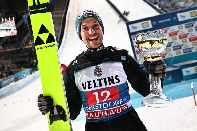 29 December 2025, Bavaria, Oberstdorf: Germany's Felix Hoffmann celebrates third place following the medal ceremony of the men's large hill event at the Four Hills Tournament World Cup ski jumping competition. Photo: Daniel Karmann/dpa