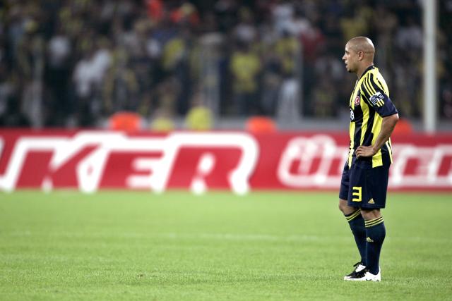 FILED - 05 August 2007, Cologne: Roberto Carlos of Fenerbahce stands around during the TTF Super Cup finals Fenerbahce v Besiktas at RheinEnergie stadium of Cologne, Germany. Photo: Roland Weihrauch/dpa