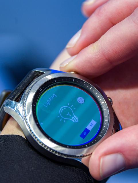 FILED - 10 April 2018, Hamburg: A woman presents a smart watch for flight attendants, allowing them to manage onboard services for passengers at the Aircraft Interiors Expo, the trade fair for aircraft outfits and fixtures. Photo: Axel Heimken/dpa