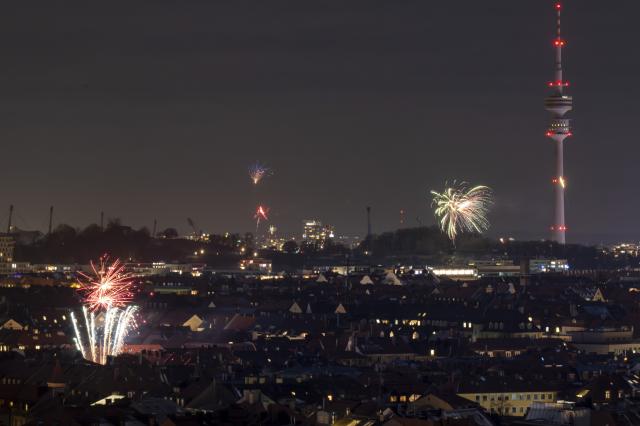 31 December 2025, Bavaria, Munich: Fireworks can be seen over the Bavarian capital next to the television tower (R) during New Year's Eve celebrations. Photo: Peter Kneffel/dpa