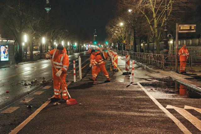 01 January 2026, Berlin: Berliner Stadtreinigung (BSR) employees clean the street Unter den Linden on the morning after New Year's Eve. Photo: Paul Zinken/dpa