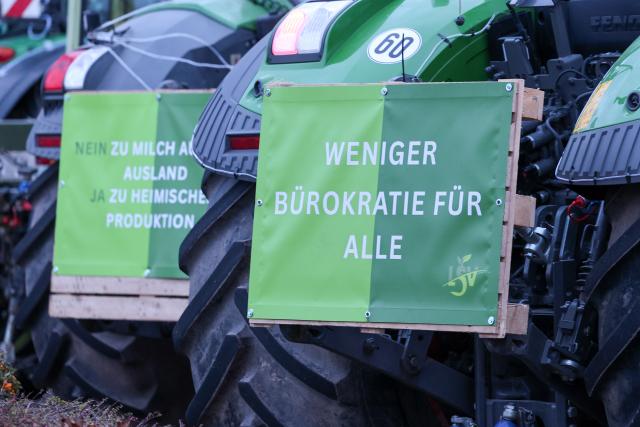 01 January 2026, Saxony-Anhalt, Haldensleben: Over 300 decorated tractors and trucks from Saxony-Anhalt take part in the "Spark of Hope" tour, raising funds for newborn care and an emergency baby ambulance in Magdeburg. Photo: Peter Gercke/dpa