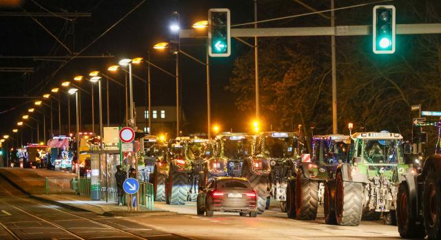 01 January 2026, Saxony-Anhalt, Haldensleben: Over 300 decorated tractors and trucks from Saxony-Anhalt take part in the "Spark of Hope" tour, raising funds for newborn care and an emergency baby ambulance in Magdeburg. Photo: Peter Gercke/dpa